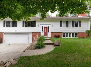 171 Lovejoy Ave, Waterloo, IA 50701