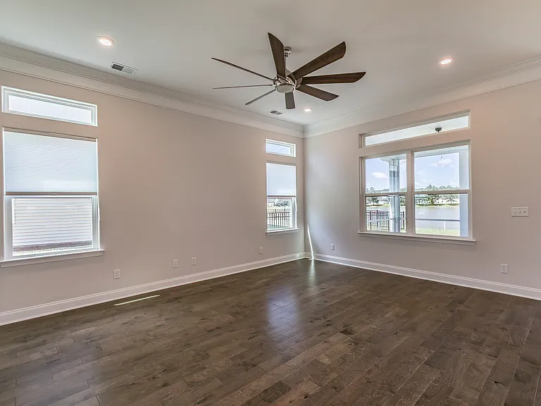 327 Fort Sullivan Dr — Photo 6