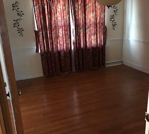 5th image of 725 E Main St