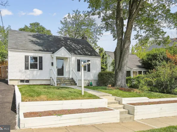 2001 S Randolph St, Arlington, VA 22204