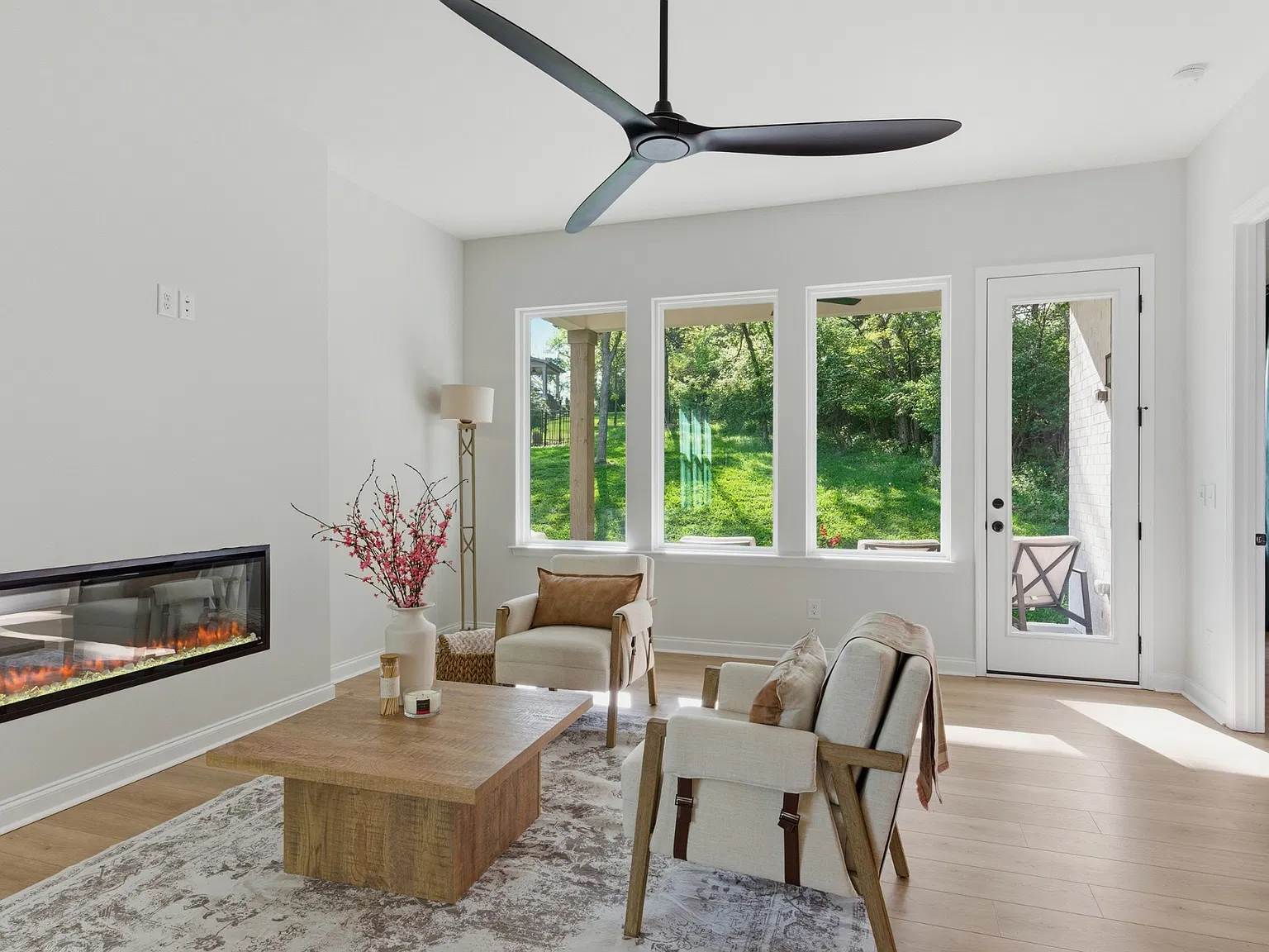 5 bed, 3.0 bath, 3006 sqft, $5,200 — Photo 3