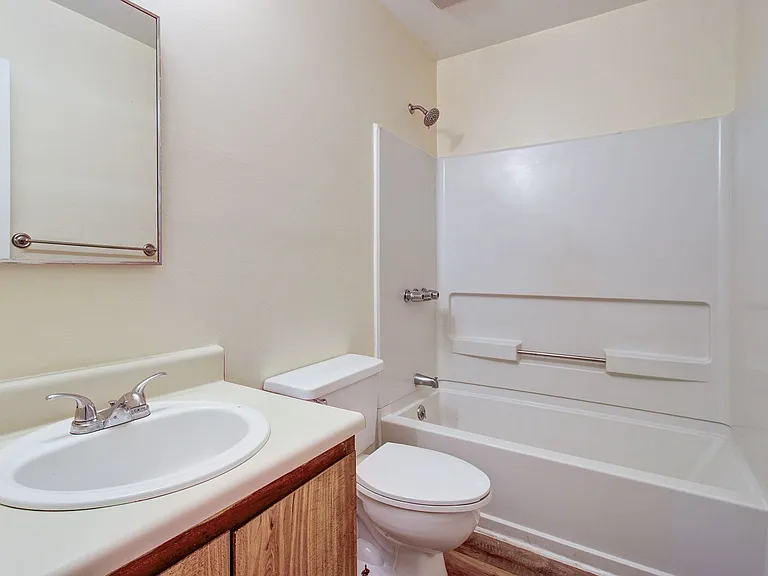 Lamplighter Apartments — Photo 17