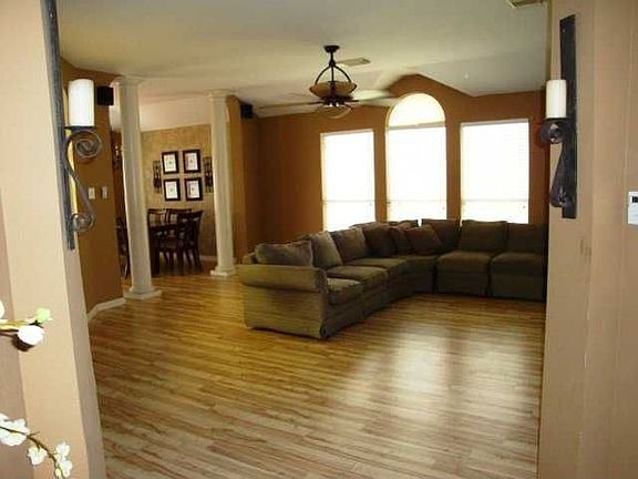3rd image of 2919 Flower Hill Dr
