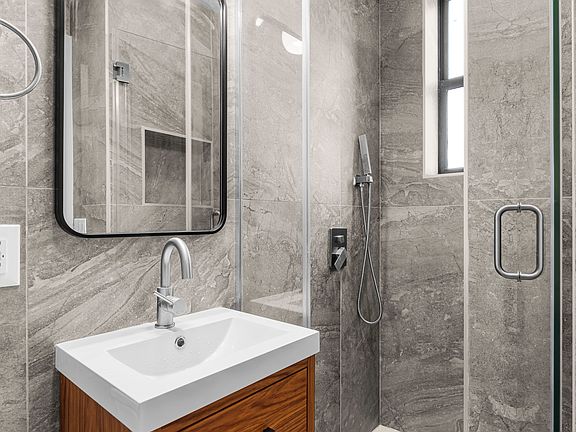 4th image of 236 W 15th St #39