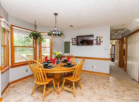 5th image of 7943 Eddie Ln