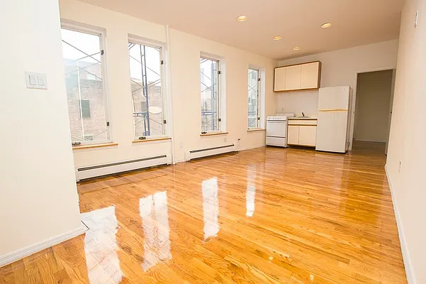 Rented by Jonis Realty | media 12