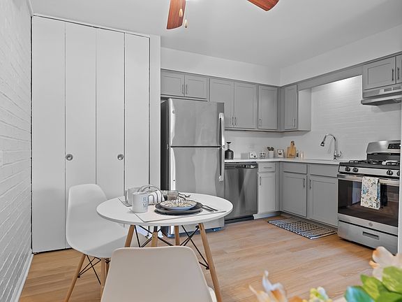 3rd image of 1440 S Neltnor Blvd #433-1A