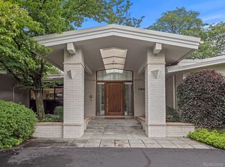 1198 Charrington Rd, Bloomfield Hills, MI 48301