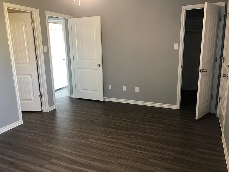 1818 Castroville Trl #B — Photo 10
