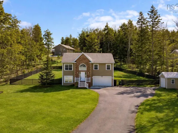 426 Heatherglen Dr, Beaver Bank, NS B4G 0A1