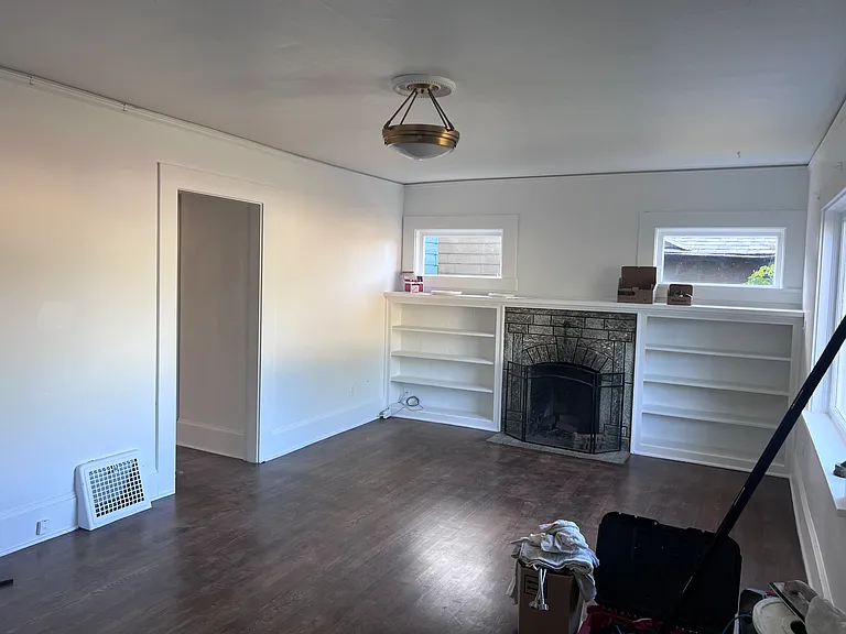 315 NE 66th Ave — Photo 3