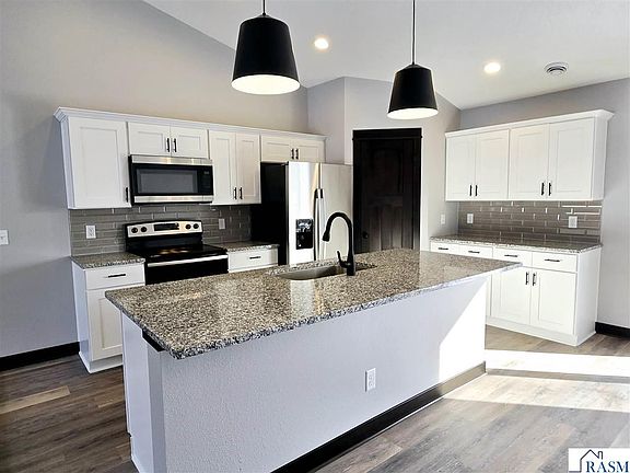 4th image of 282 Three Lakes Dr