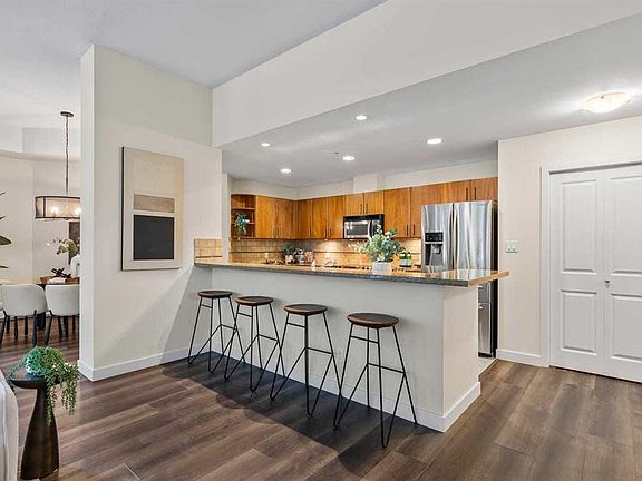4th image of 1088 6th Ave SW #102