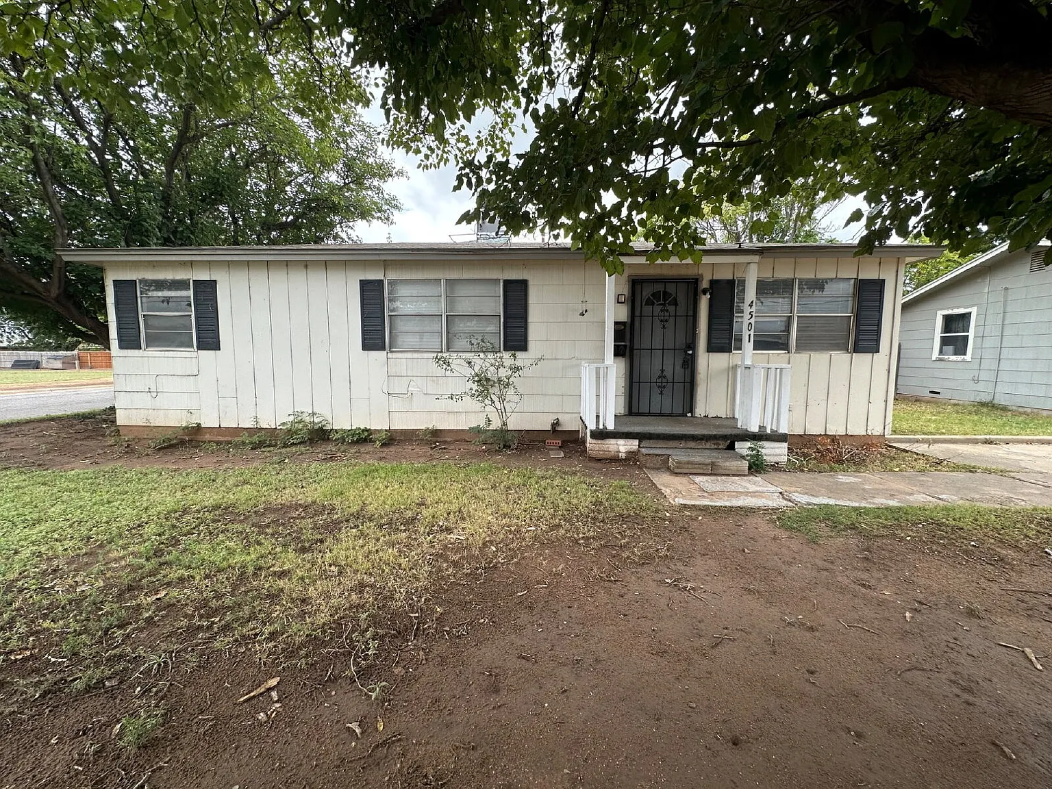 3 bed, 1.0 bath, 960 sqft, $1,100 — Photo 3
