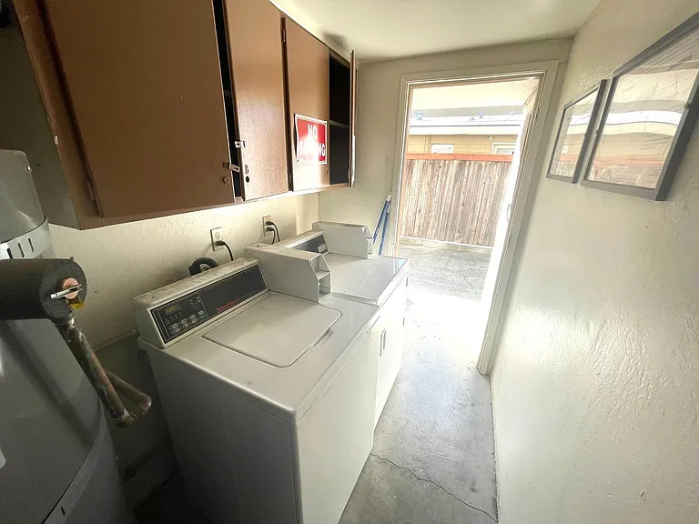 515 E 8th St — Photo 22