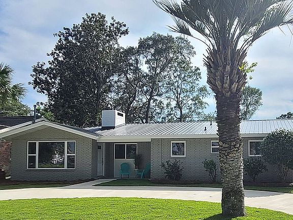 3rd image of 283 S Bayshore Dr