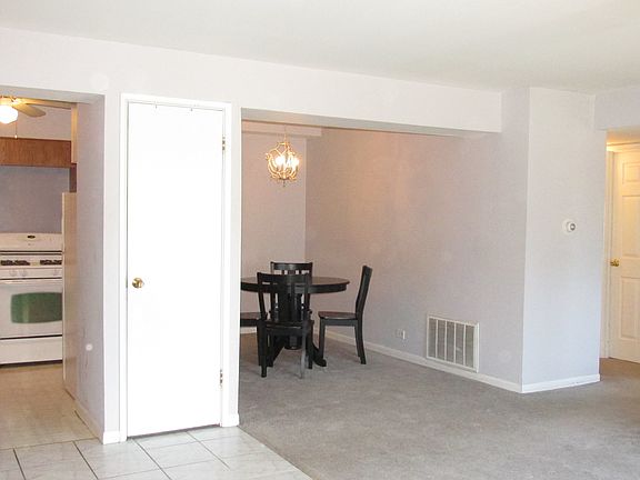3rd image of 4921 W 109th St APT 103