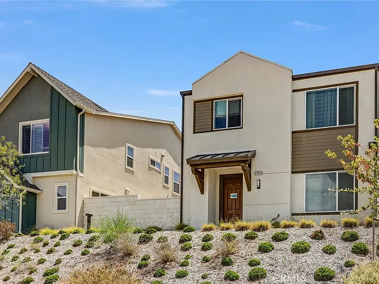 27676 Symphony Pl — Photo 3