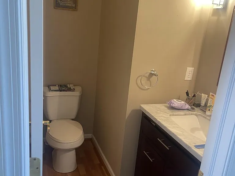 125 Rosemary Ct — Photo 2