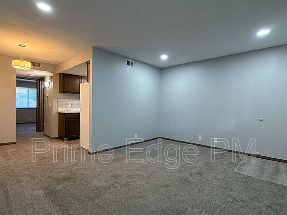 4th image of 4520 Calvert St #7