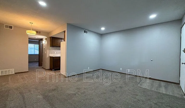 4520 Calvert St #7 — Photo 4