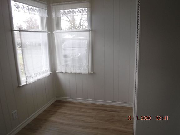 4th image of 910 King St
