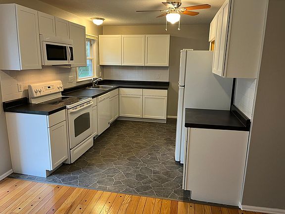 3rd image of 12728 Foxhound Dr