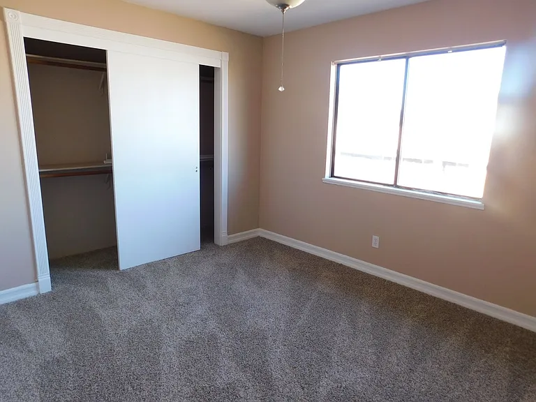 742 N Inyo St — Photo 8