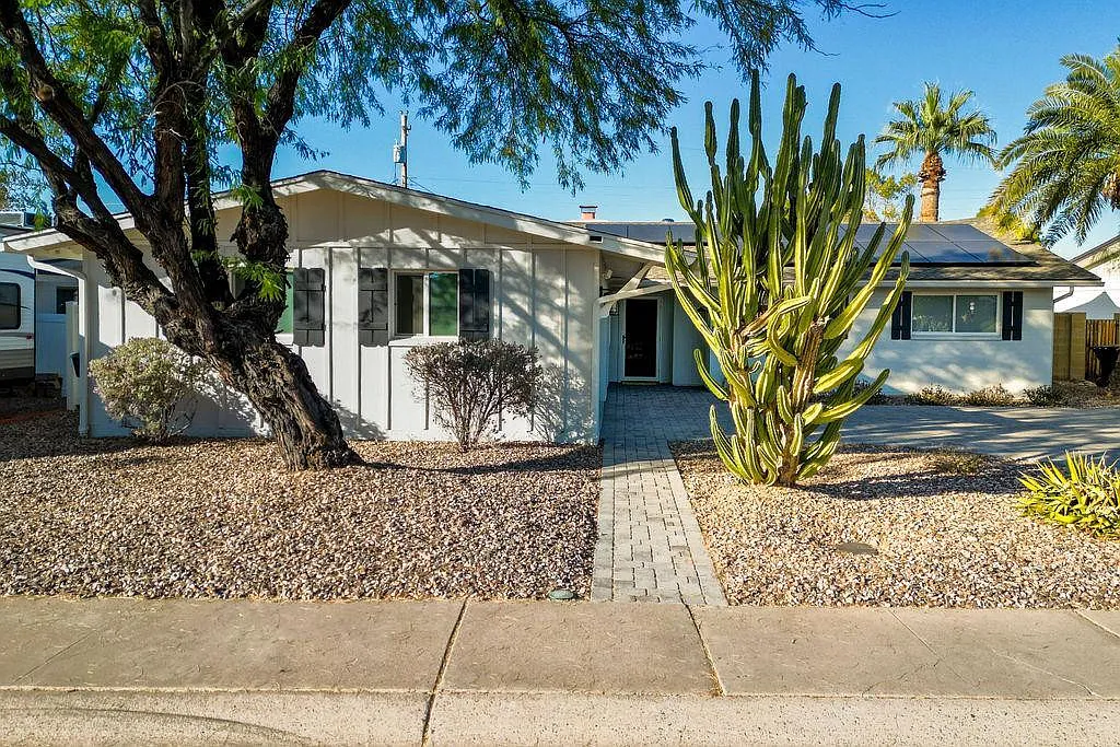 Building Photo - 8656 E Solano Dr
