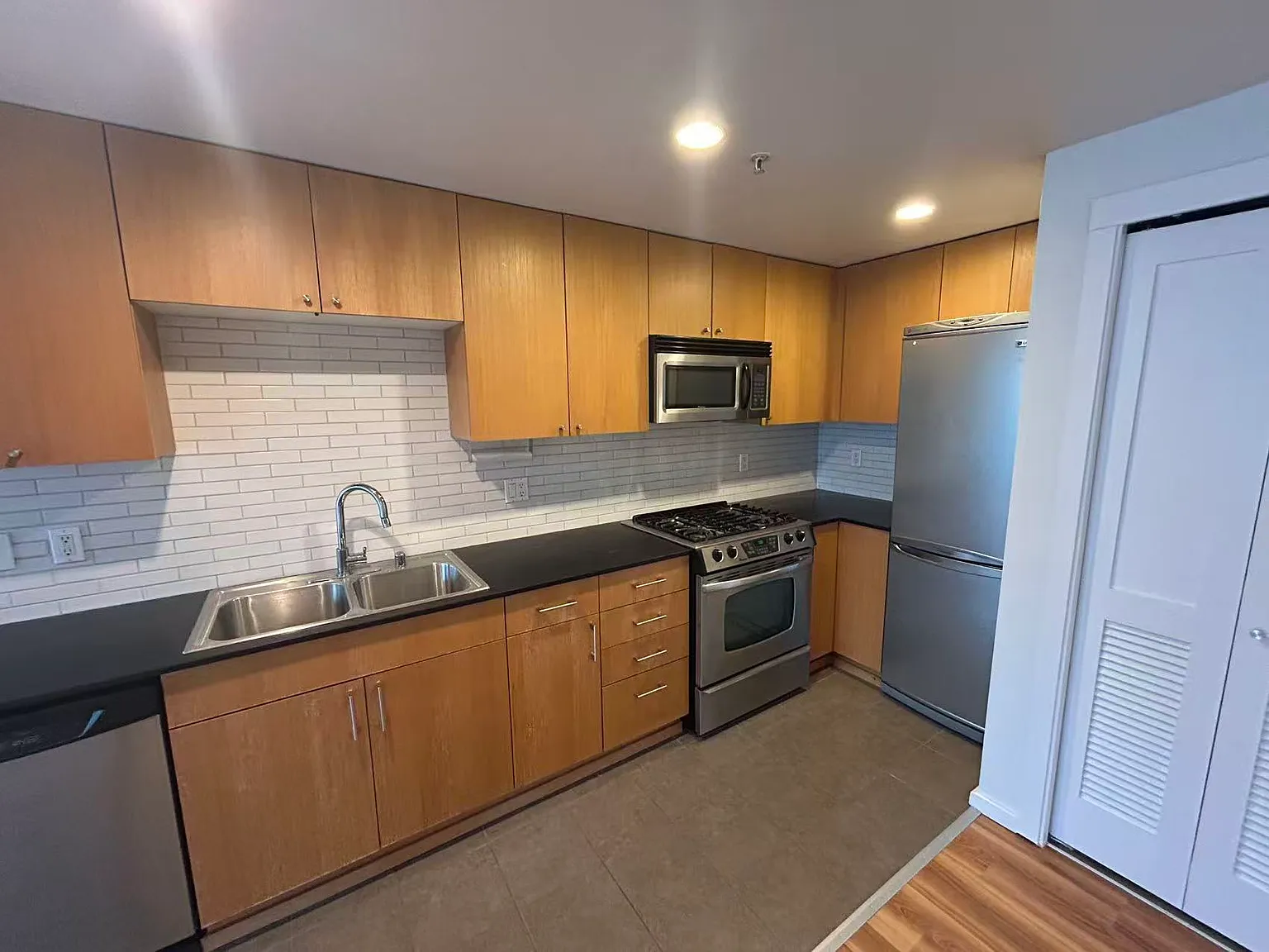 76 Cedar St — Photo 2
