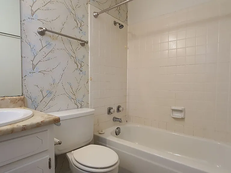 2922 N Oakes St — Photo 22