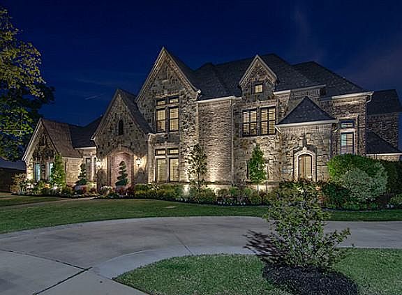 3rd image of 2412 Poplar Ct