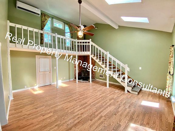 4th image of 1920 NE Gatewood Dr
