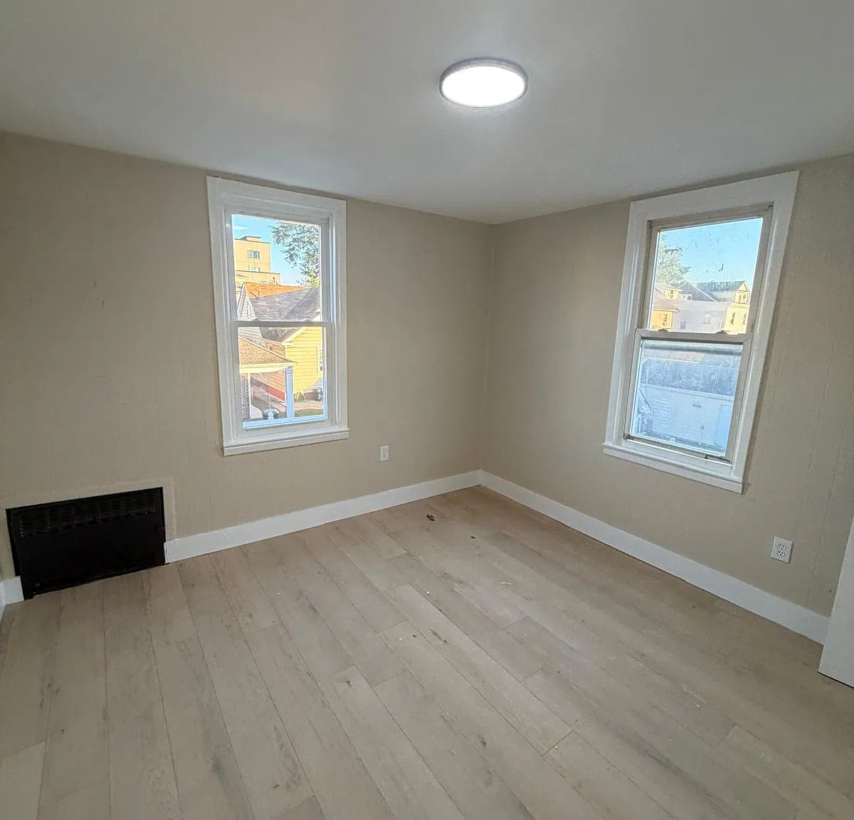3 bed, $2,400 — Photo 2