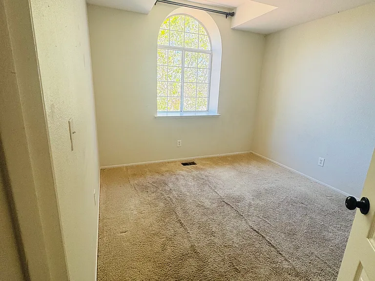 2210 Southwood Dr — Photo 13
