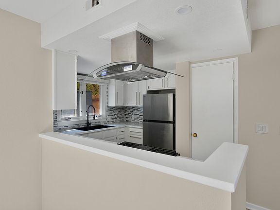 2nd image of 1313 Castillo St #B