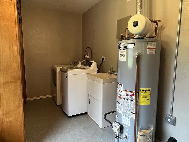 47 Carnation Dr — Photo 36