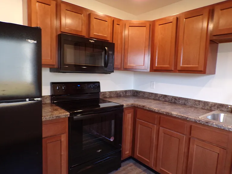 Great amount of cabinet space and countertop space