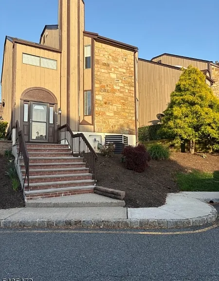 37 Delbarton Ct #37 — Photo 1