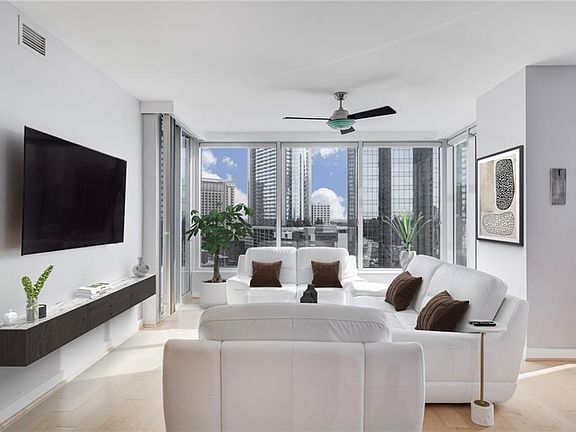 3rd image of 3338 Peachtree Rd NE APT 1409