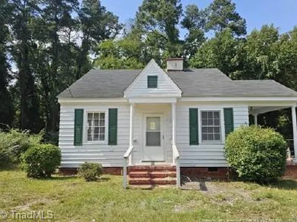 1211 West Dr, Fayetteville, NC 28301