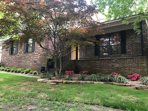 2nd image of 102 Cambridge Ct