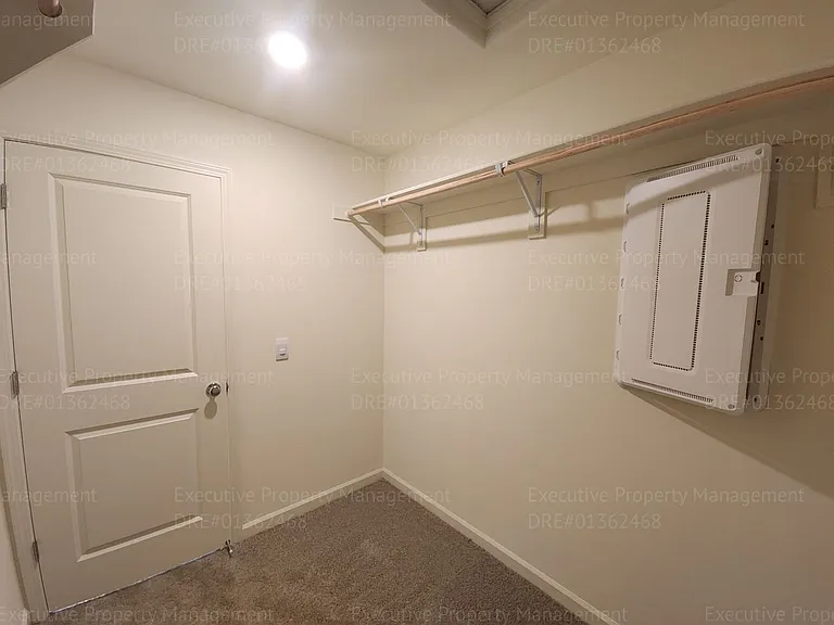 8921 Kemi St — Photo 29