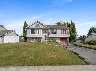 41 Iris Cir, Beacon, NY 12508