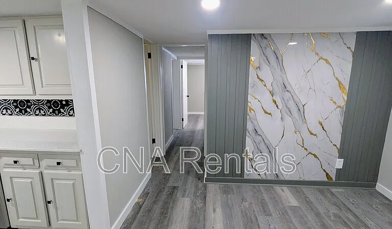 1772 Martin Pl SE #B — Photo 8