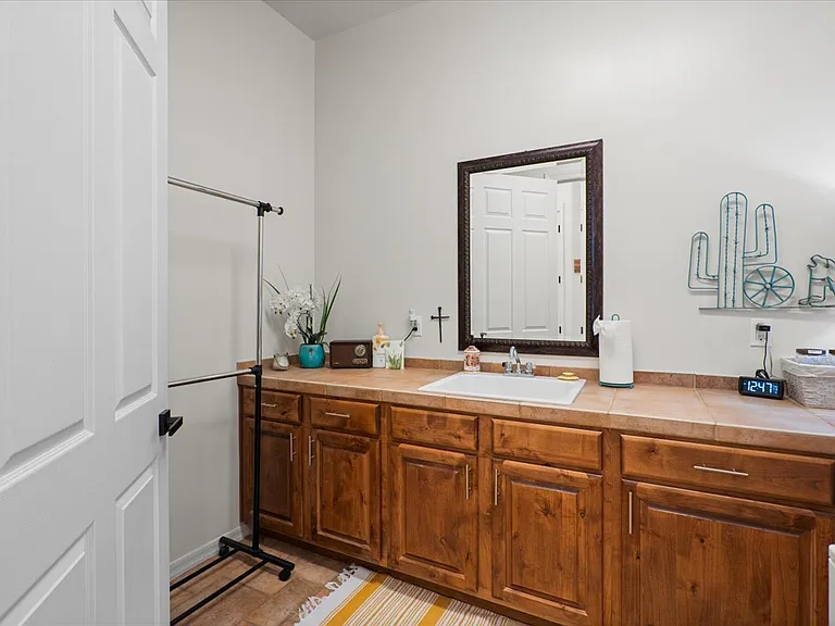 4926 N Valley Gln — Photo 63