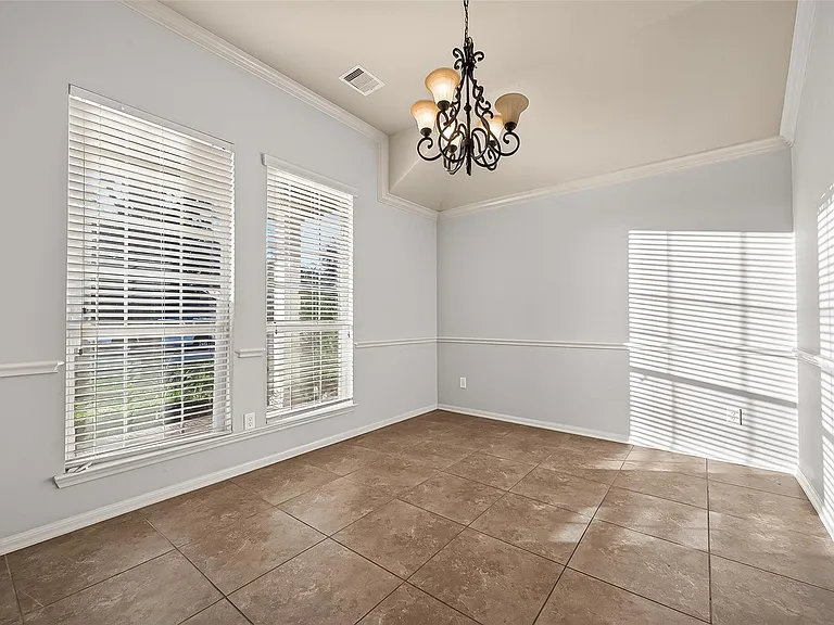 28207 Chalet Park Dr — Photo 8