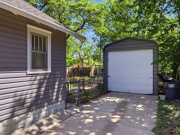 3rd image of 722 S Chautauqua Ave