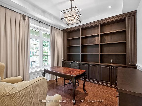 4th image of 326 Lytton Blvd