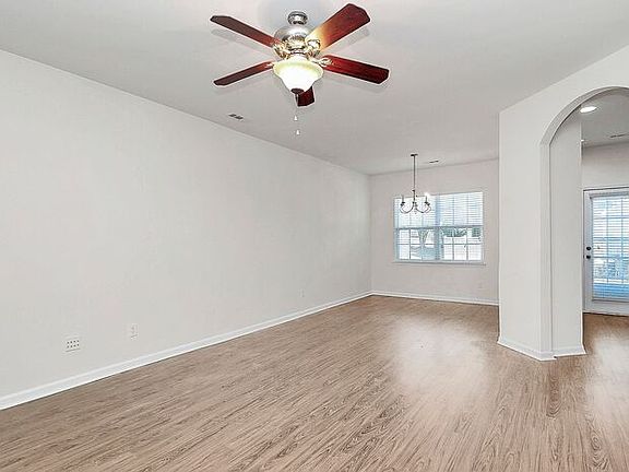 3rd image of 13422 Erwin Rd